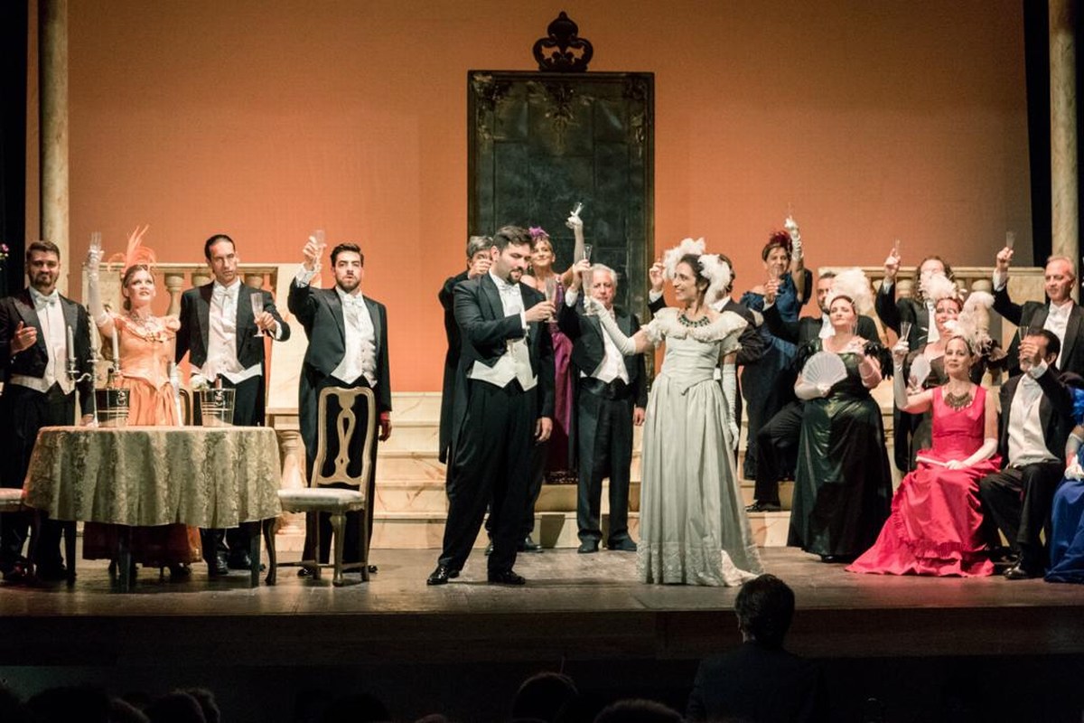 Applausi A Scena Aperta Per La Traviata Al Teatro Manini Di Narni