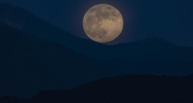 Eclissi Penombrale E Luna Di Fragola La Foto Terni Life